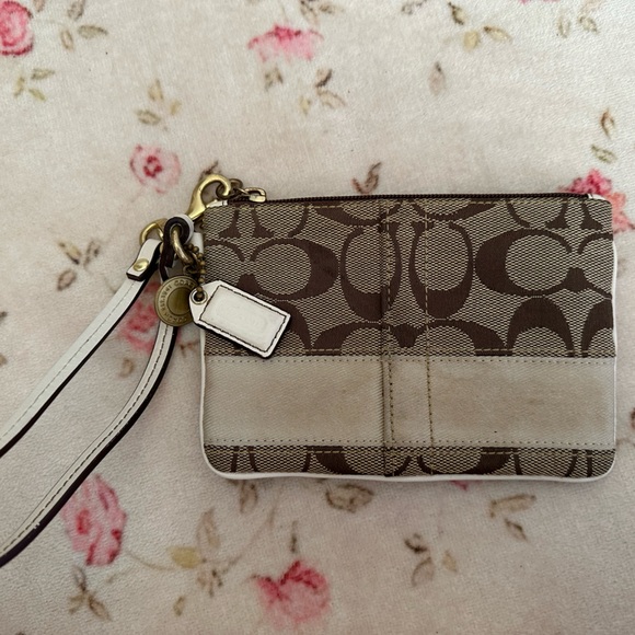 Coach wristlet - Picture 3 of 3